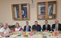 Koło Gospodyń Wiejskich 'Czerwone Korale' w Oblęgorku kultywuje tradycyje świąteczne