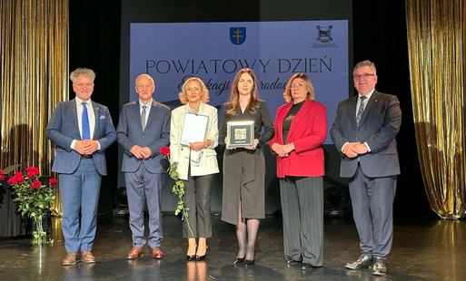 Powiatowy Dzień Edukacji Narodowej – wyróżnienie dla Szkoły Podstawowej im. Orła Białego w Chełmcach